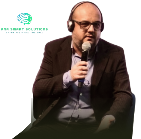Danilo Velloso com microfone
